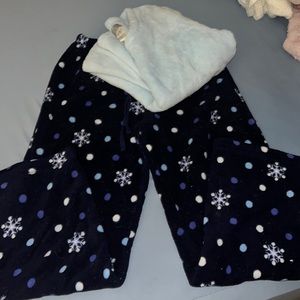 Morning Glory by Jasmine Rose fleece PJ set. Multi blue colors, size large.